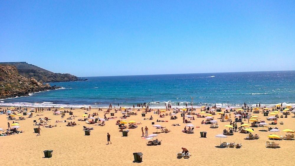 Valletta and Harbour Views Apartment in Central Sliema