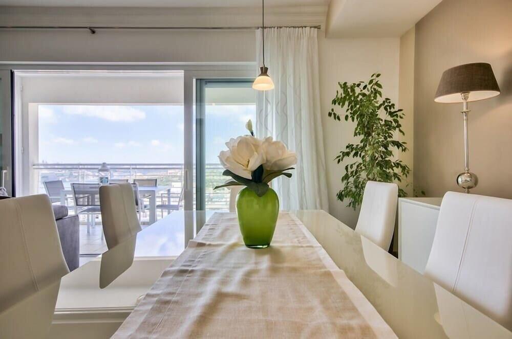 Luxury Apartment With Pool and Terrace Top Location