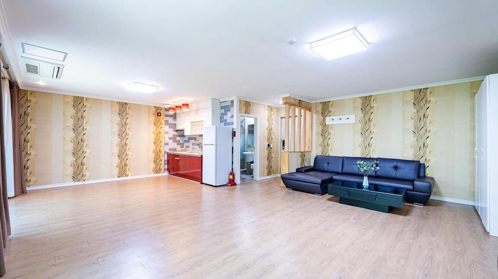 Namwon Hanjeungwonstay Pension