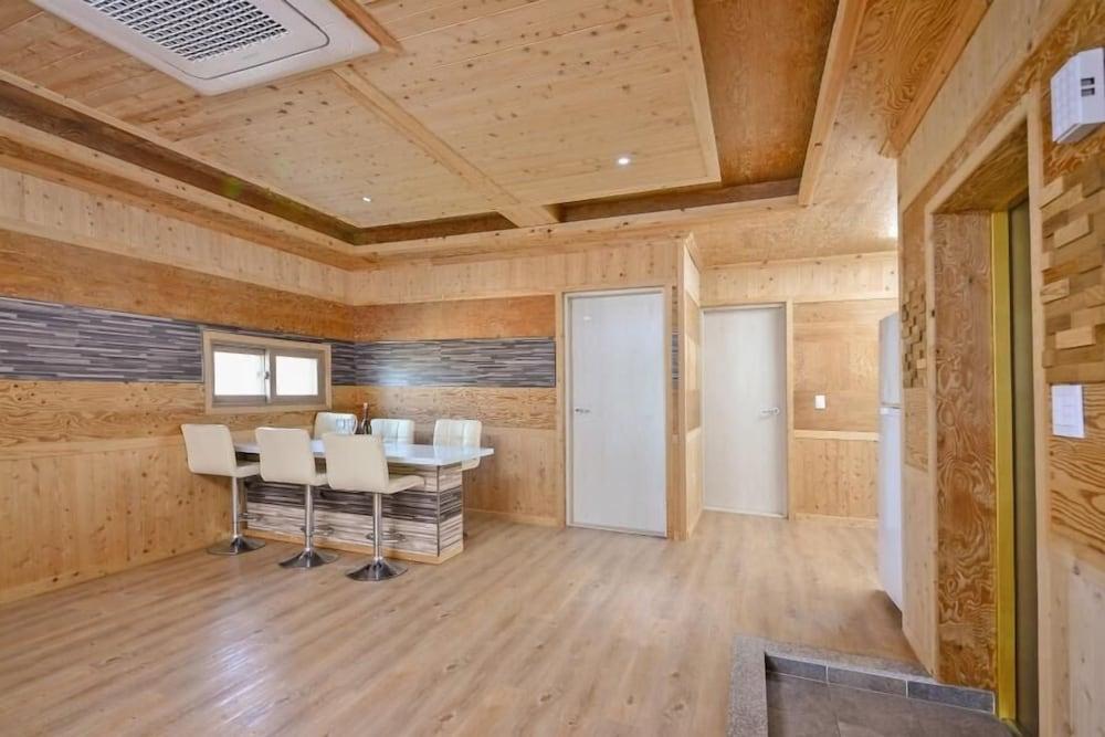 Yeosu Sea and Starnight Pension