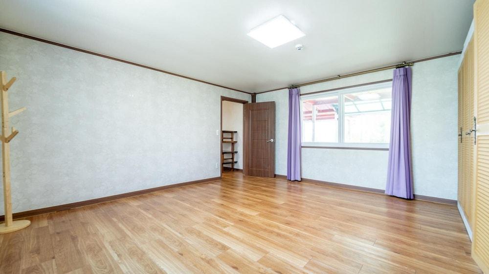 Ganghwa Badajeongwon Pension