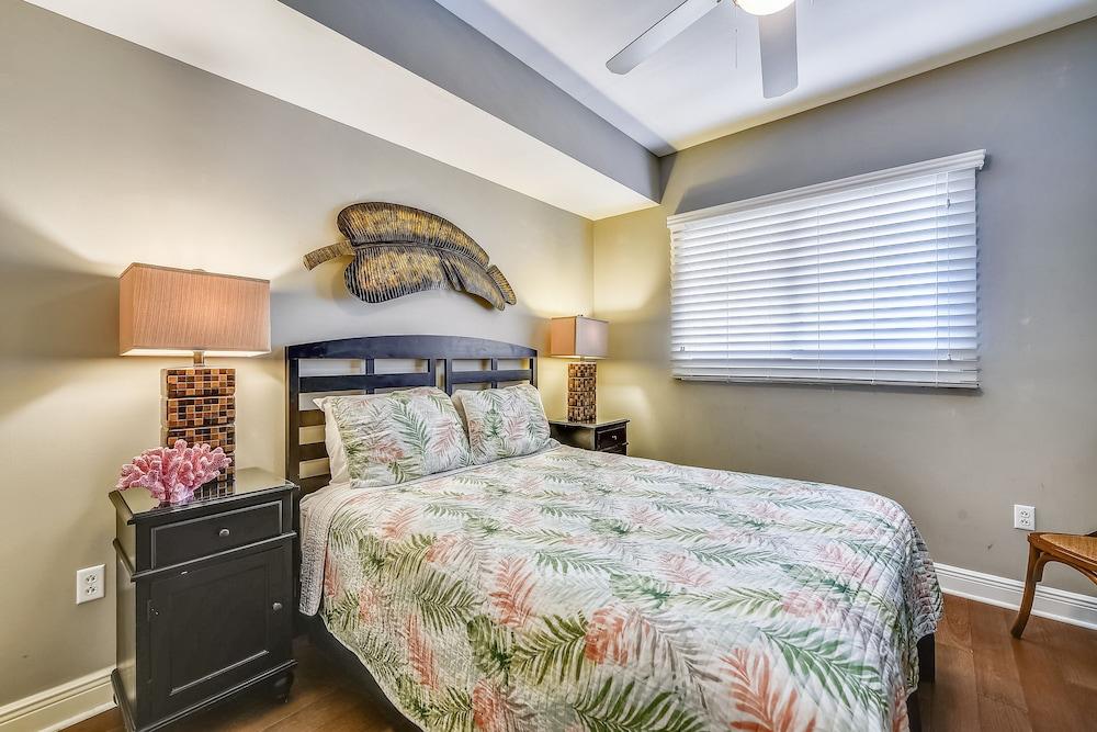 Sterling Breeze by Book That Condo