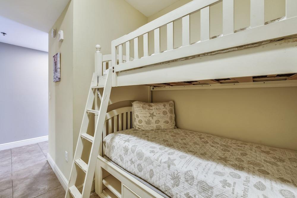 Sterling Breeze by Book That Condo