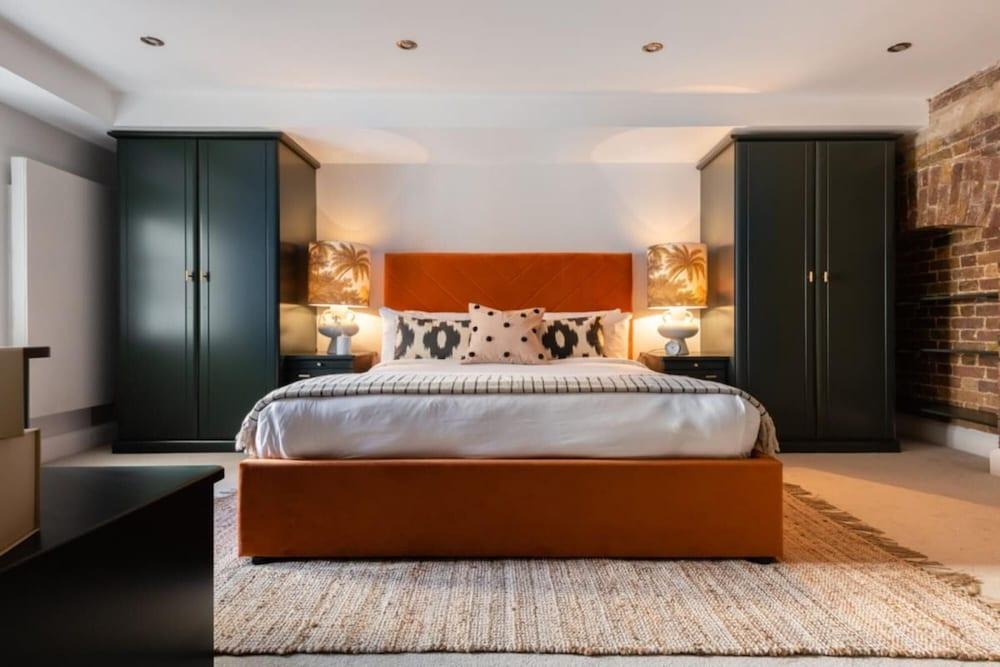 The Wapping Wharf - Modern Bright 2bdr Flat on the Thames With Parking