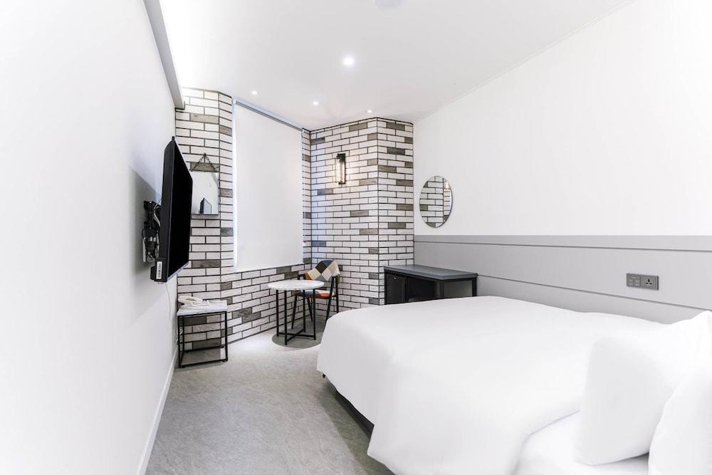 Pyeongtaek Godeok Richstay Hotel