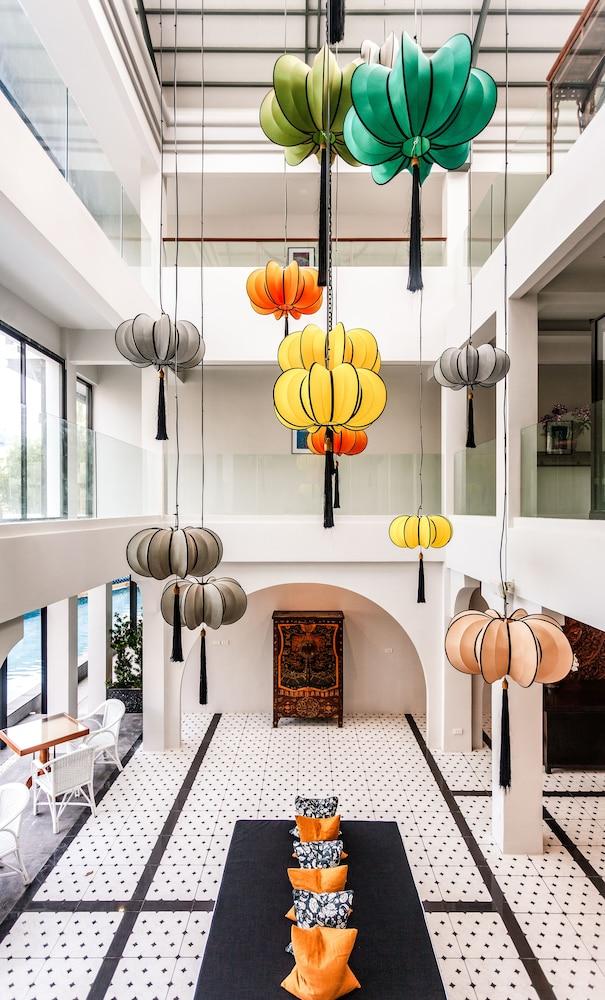 Anona Beachfront Phuket Resort