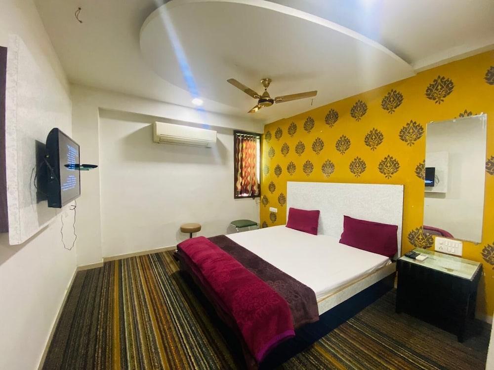 Ganesh Banquet Dining and Hotel