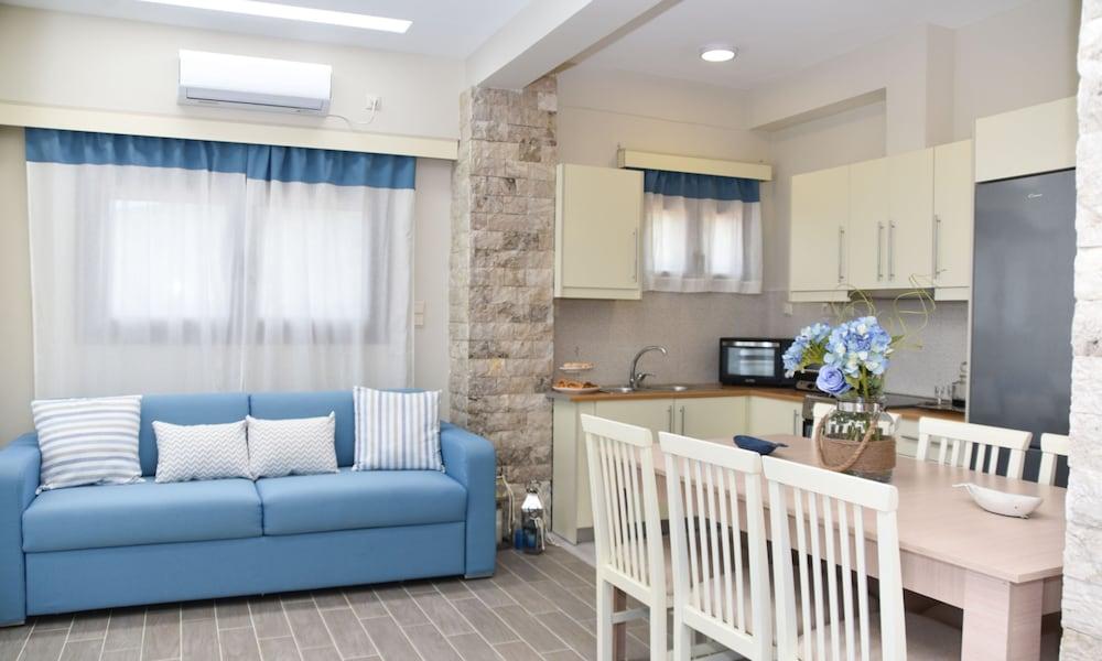 Aurora Luxury Retreat - Beachfront & Private Pool