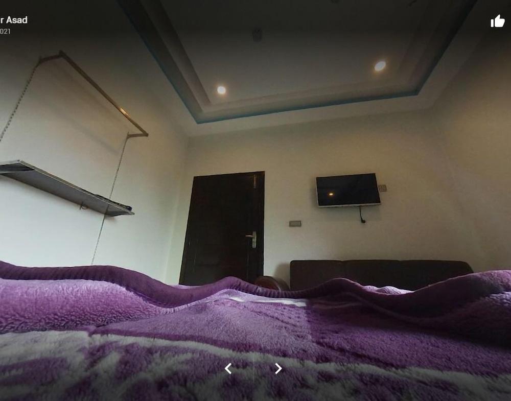 Taj Hotel And Restaurant