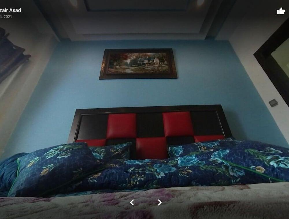 Taj Hotel And Restaurant