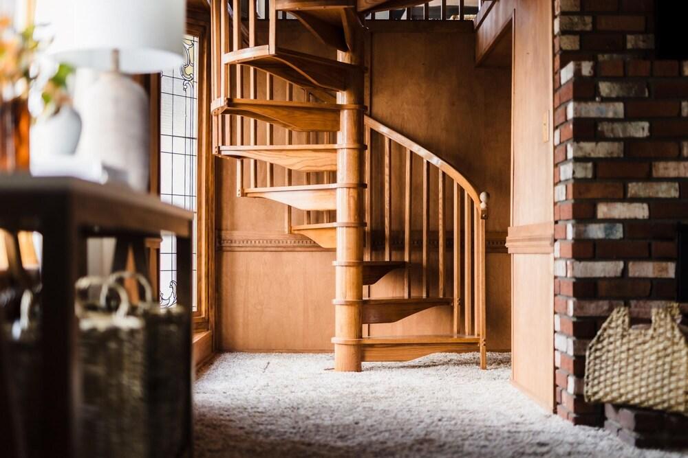 Lakeview Dr - Gambler