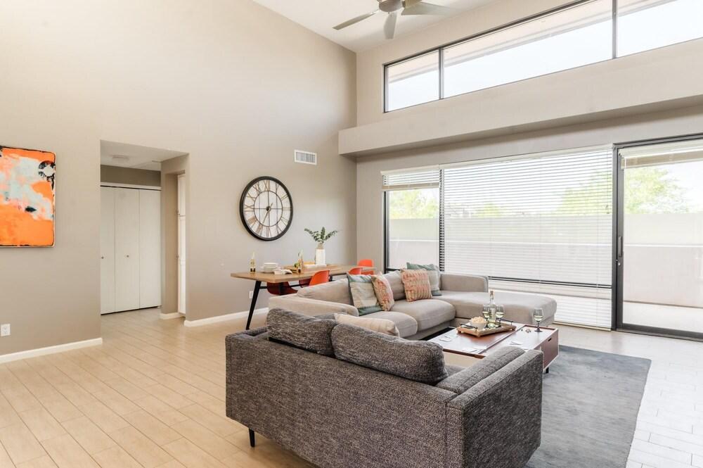 N 75th St 201 - Ivory I