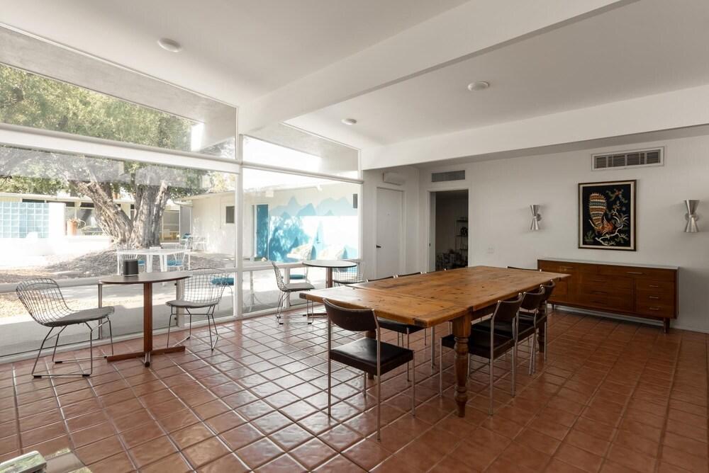 Monkey Tree Hotel 12