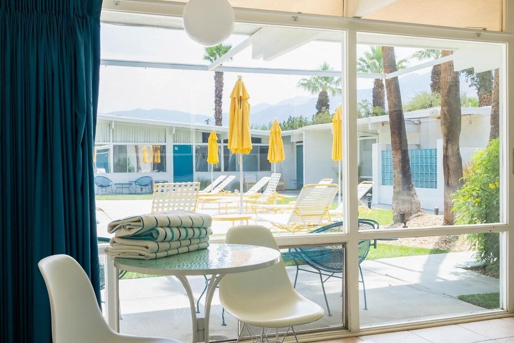 Monkey Tree Hotel 10