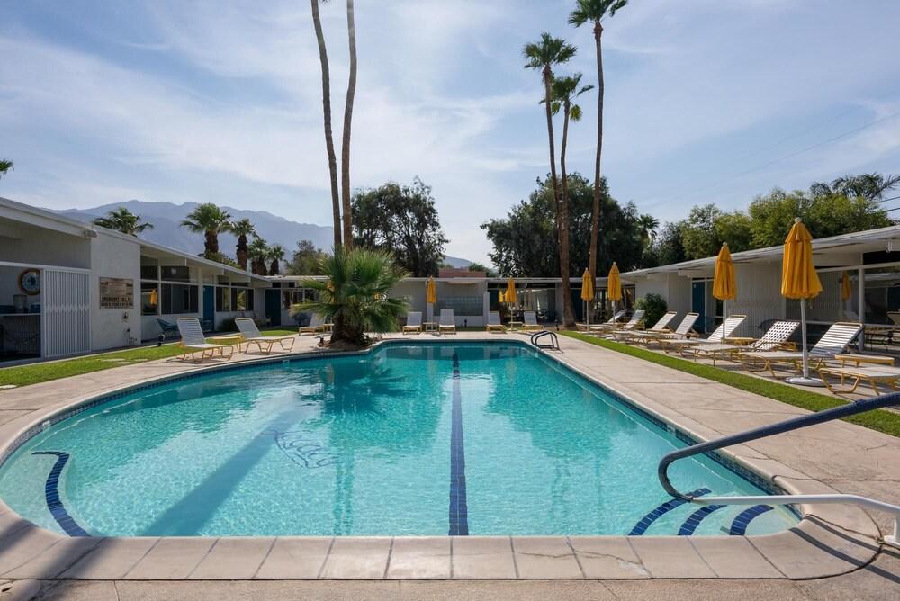 Monkey Tree Hotel 17