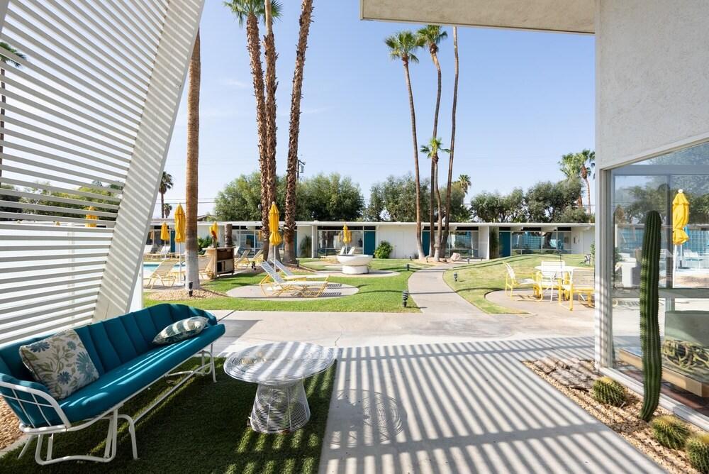 Monkey Tree Hotel 2 in Palm Springs