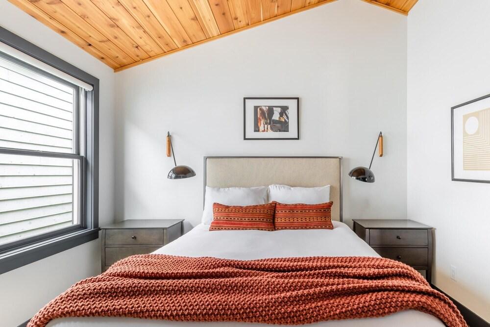 Empire Ave - Chartreuse