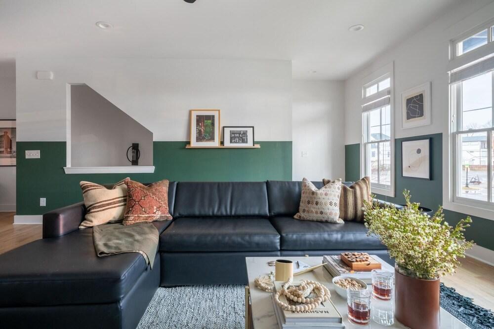 Monroe 13 in Nashville