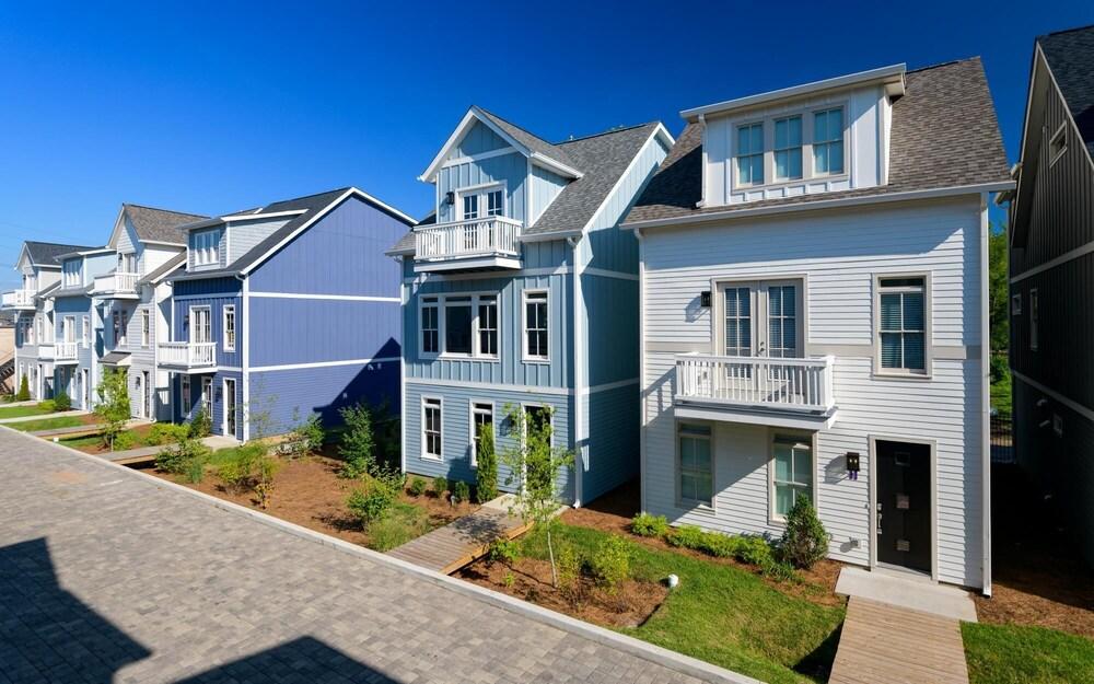 Monroe 12 in Nashville