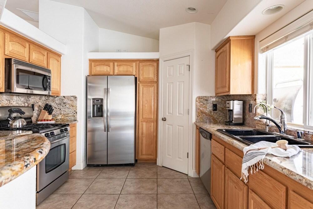 Lisa Circle - Roadrunner