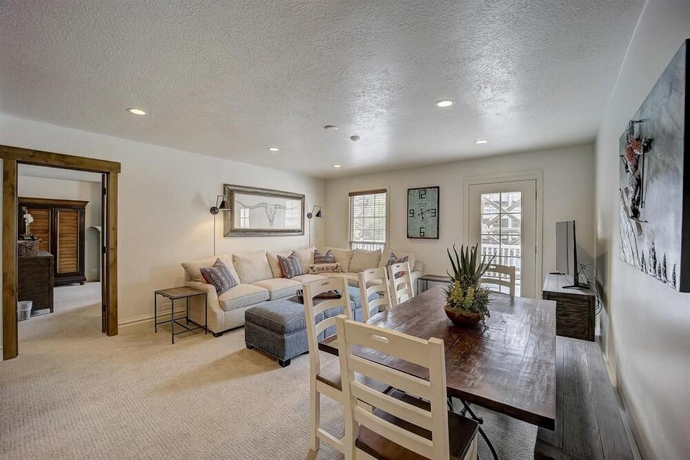 Coopers Collection 33 - Resort Plaza 5012