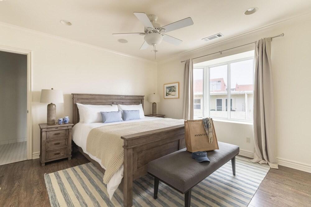 Ocean Front Walk 2 in San Diego