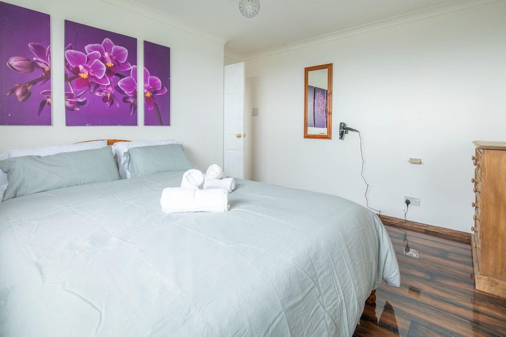 4-bed Detached, Pet Friendly House in Nelson