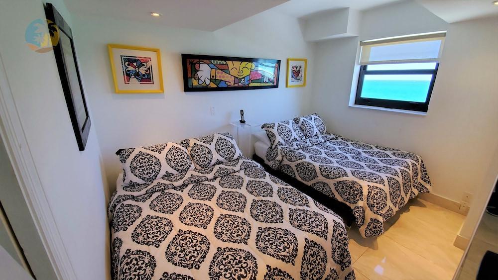 Alexander 1402 2 Bedroom Apts by Redawning