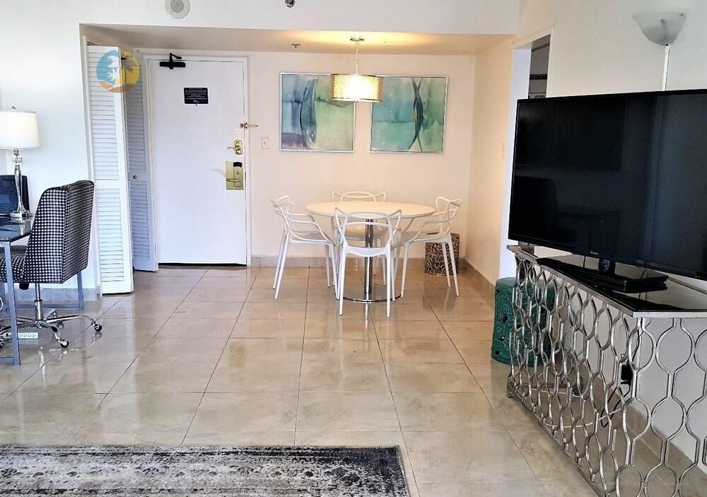 Alexander 905 2 Bedroom Apts by Redawning