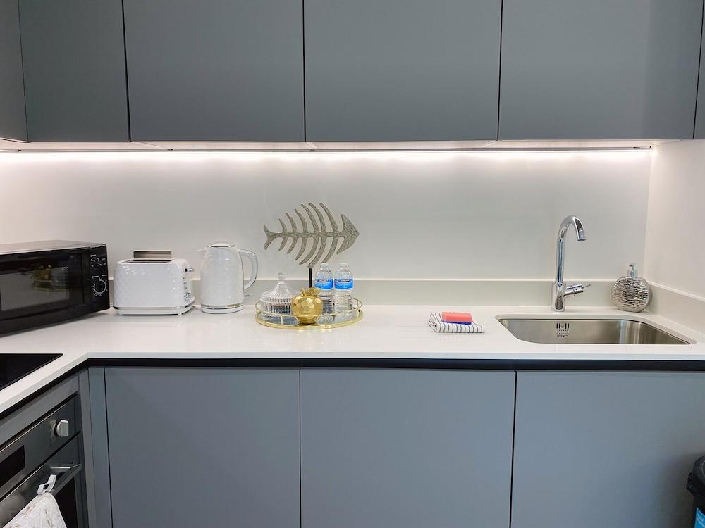 Newpointe Luxury Serviced Apartment at the Atrium