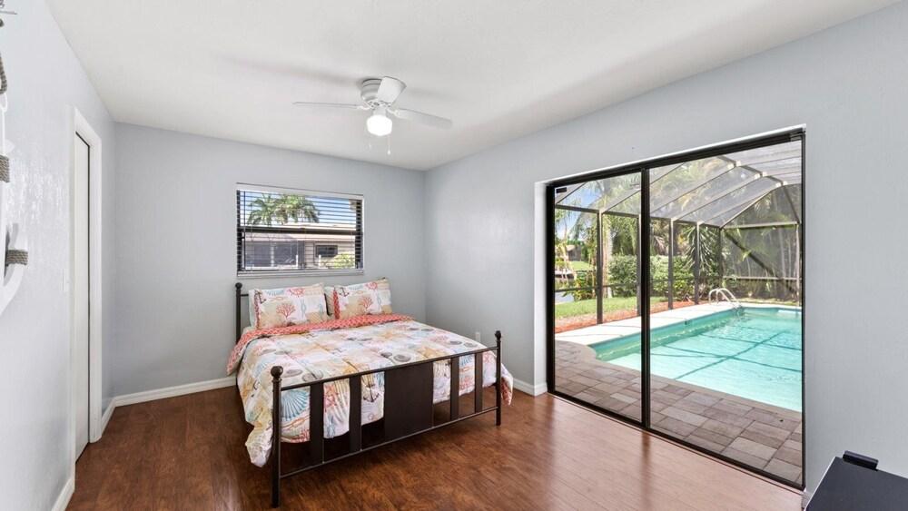 Sunset Palms Dockside Retreat