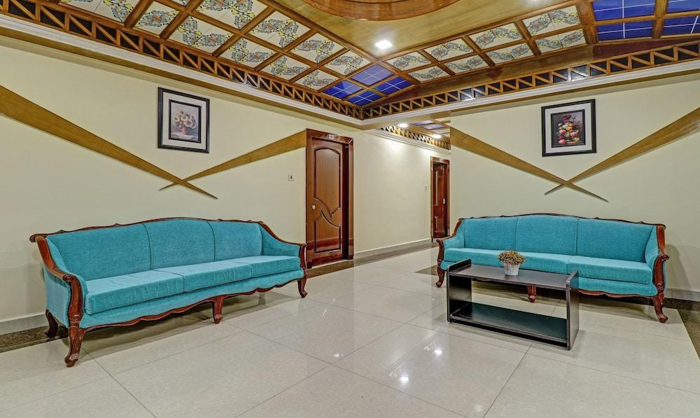 Itsy By Treebo - Eesha Elite