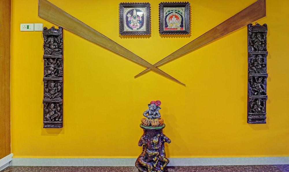 Itsy By Treebo - Eesha Elite