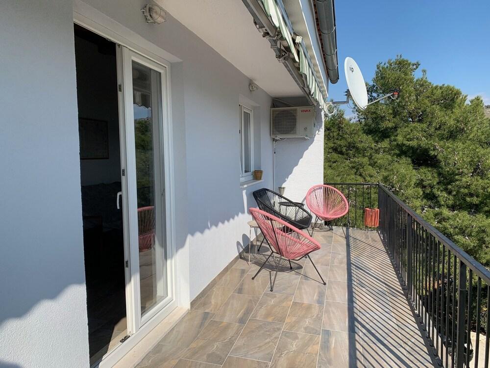 Cozy Beachfront Apartment With Seaview