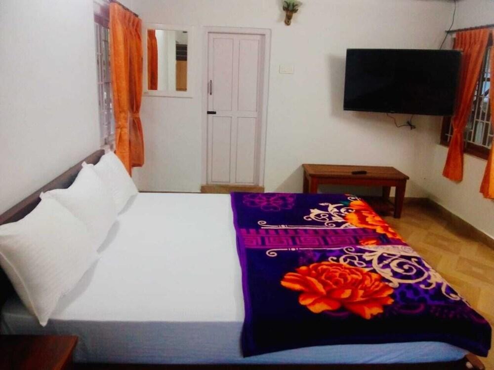 LIVGRAND DEEPIKAS RESIDENCE VALPARAI