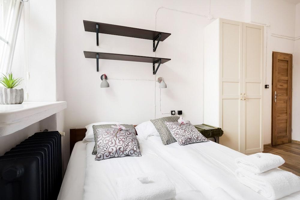 Old Town Apartment Slusarska