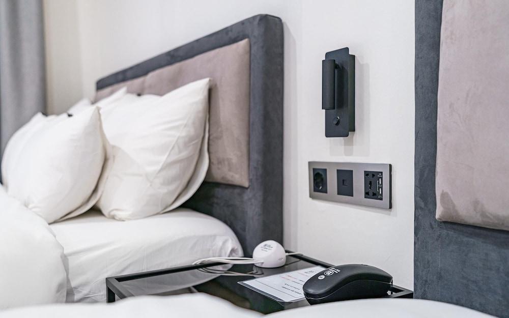 Brown Dot Busan Hwamyeong