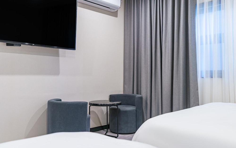 Brown Dot Busan Hwamyeong