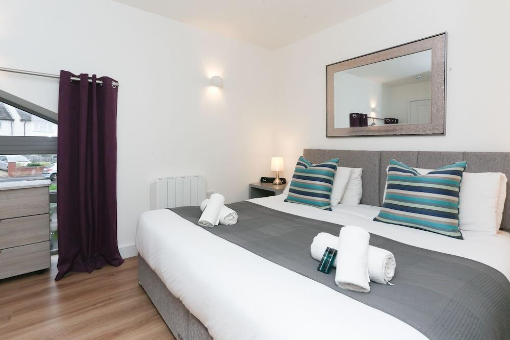 Strawberry Line, Flat 2