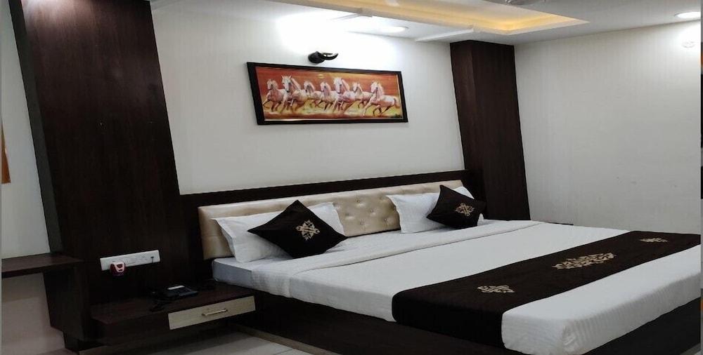 Vinayak Palace Hoshangabad