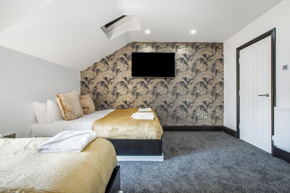 Mixies Manor Sasco Apartments