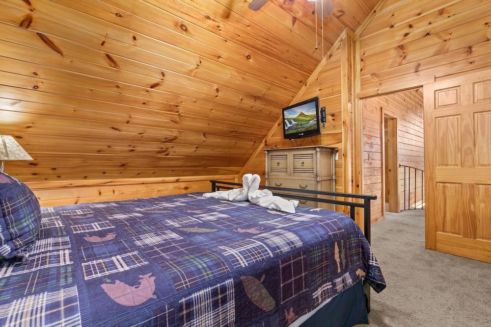 Bear Crossing Cabin by Jackson Mountain Rentals