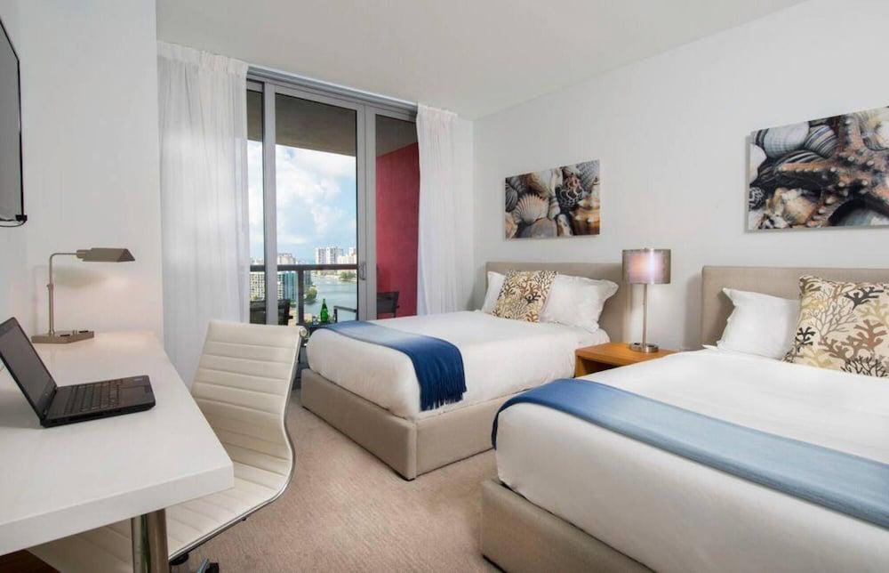 Stunning Studio Apartment w Breathless View Miami 1909b