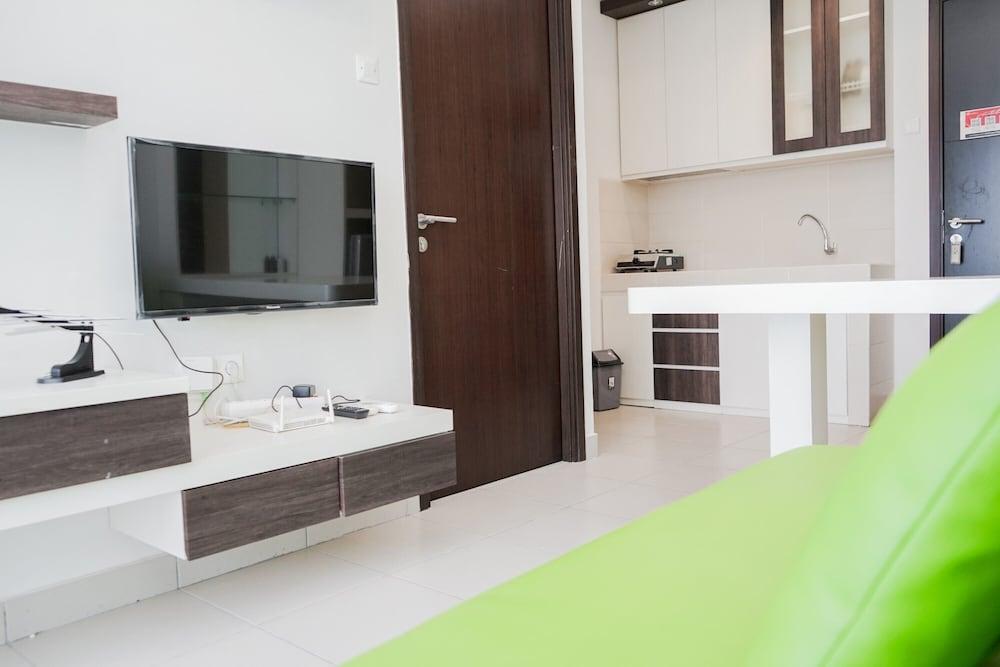 Cozy Minimalist 1Br Saveria Apartment