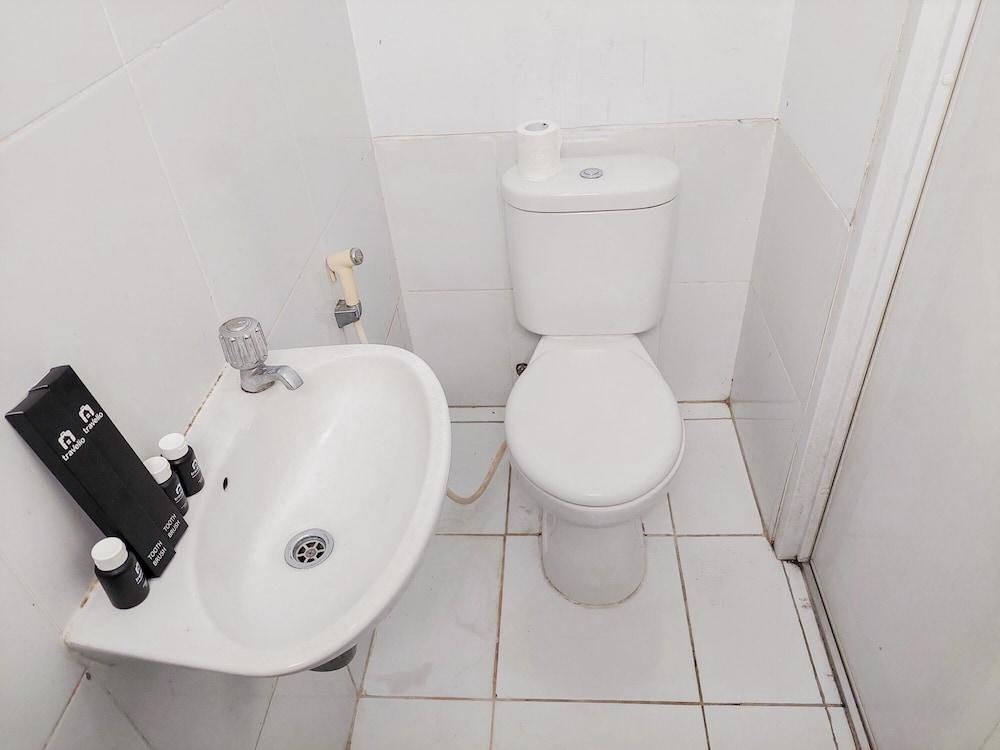 Simply Good Studio Apartment At Aeropolis Residence