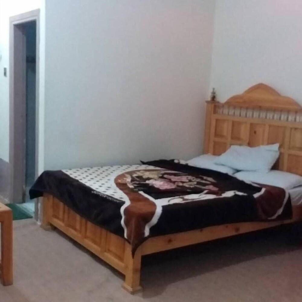 Hotel De Rose Wood Batakundi