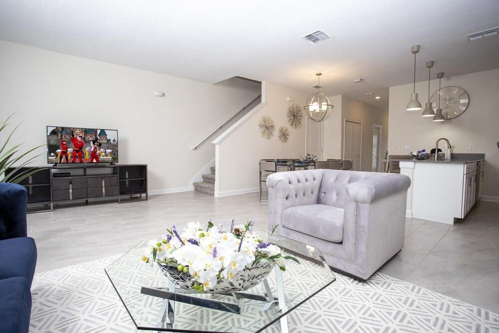 Stunning 5 Bd w Pool Close to Disney 8955