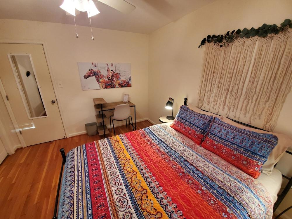 Andrea Abode 5 Bedroom Home by RedAwning