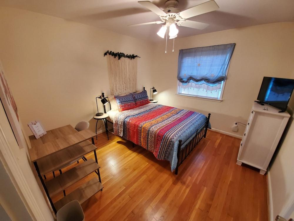 Andrea Abode 5 Bedroom Home by RedAwning