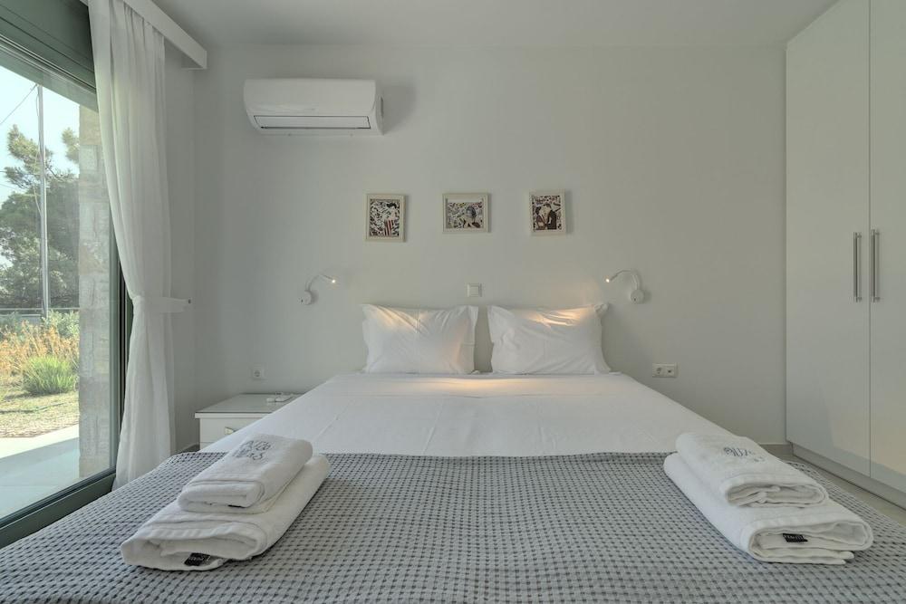 Ouzo Stone House 2, with private pool